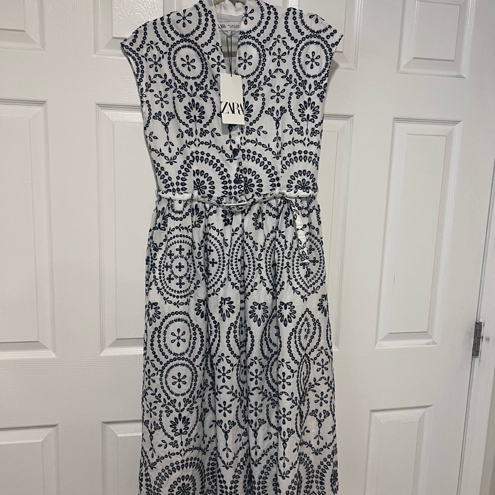 Midi dress made of cotton fabric v-neck and short sleeves